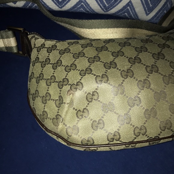 *SOLD* Ladies Authentic Gucci crossbody bag - Picture 13 of 13
